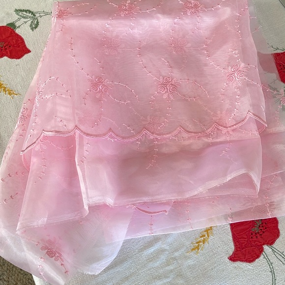 Pink shimmering organza fabric w pink embroidered roses and scalloped edge - Picture 1 of 10